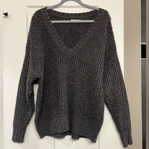 Cozy oversized v-neck sweater - Picture 2 of 5